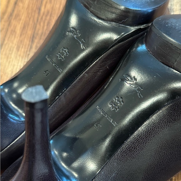 Longchamp Black Heels with Elegant Peep-Toe Design and Horse Logo Size 10 (41) - Picture 5 of 6
